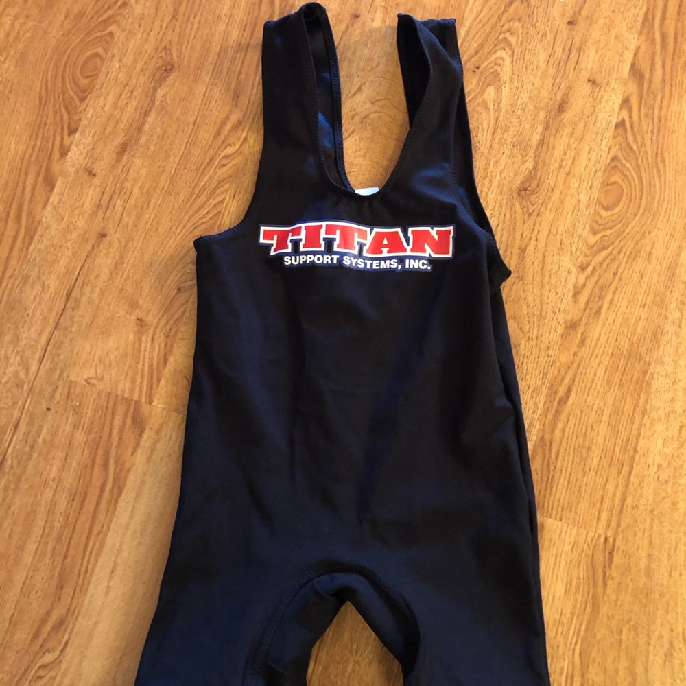 Titan singlet